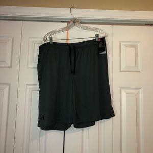 Under armour shorts never worn mens